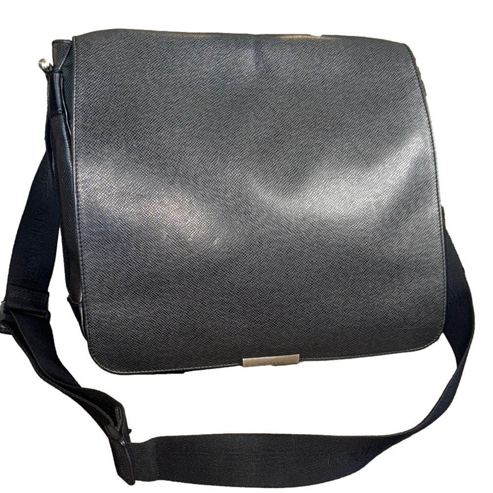 Louis Vuitton Taiga Viktor Messenger Bag